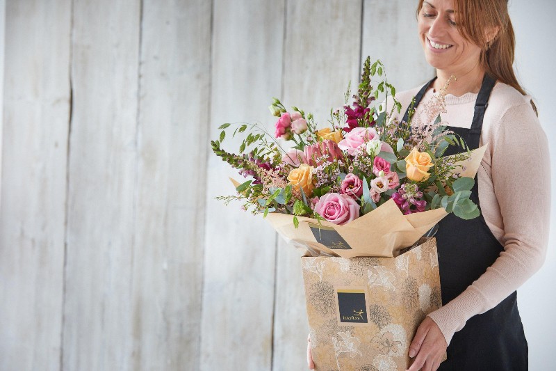 What Is the very best Means to Send Out Flowers Abroad?