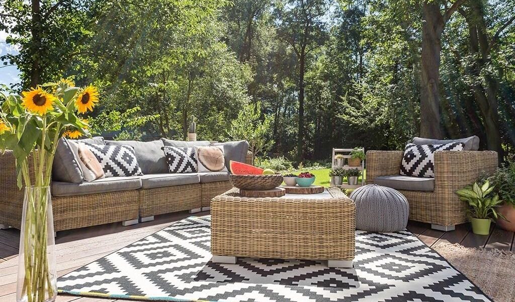 How do outdoor carpets create a perfect ambiance?